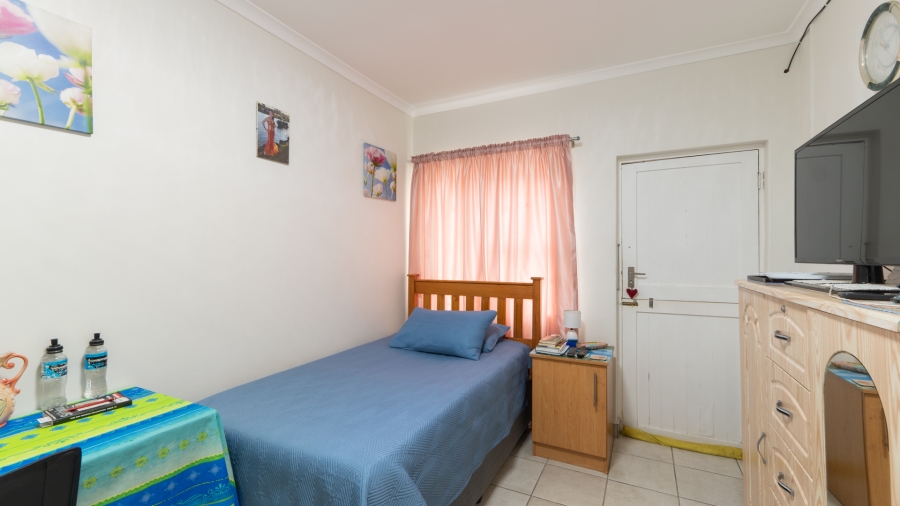 4 Bedroom Property for Sale in Peerless Park Western Cape